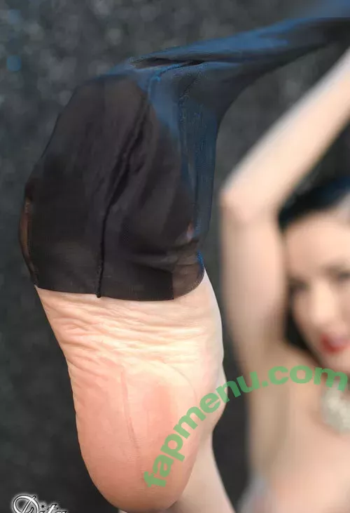 Dita Von Teese nude photo #2812 (Ditavonteese / creepy___spice)