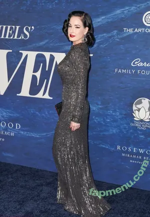 Dita Von Teese / Ditavonteese / creepy___spice nude photo #3256