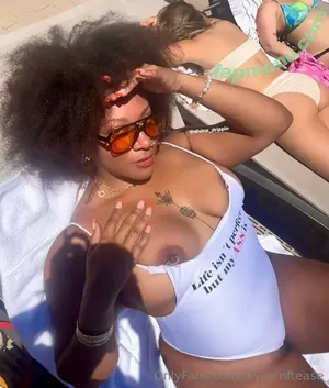 divinenftease / vivianakadivine nude photo #0058