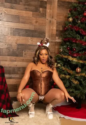 divinenftease / vivianakadivine nude photo #0066