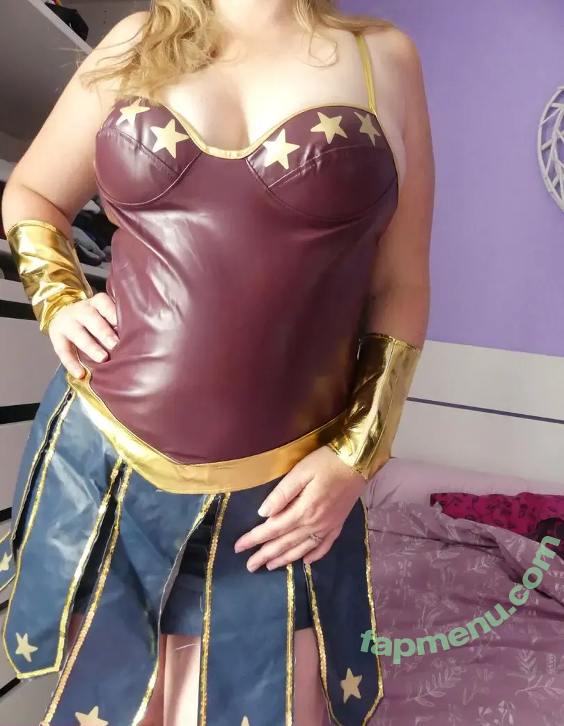 divinenini nude photo #0124 (divinneee_)