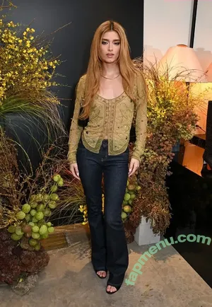 Dixie D'Amelio / charliesdamelio / dixiedamelio nude photo #0371