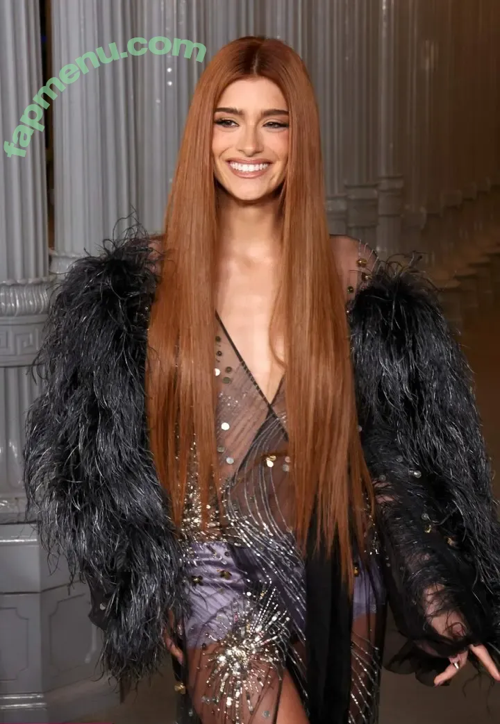 Dixie D'Amelio nude photo #0380 (charliesdamelio / dixiedamelio)