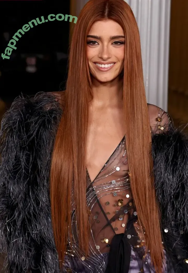 Dixie D'Amelio nude photo #0381 (charliesdamelio / dixiedamelio)