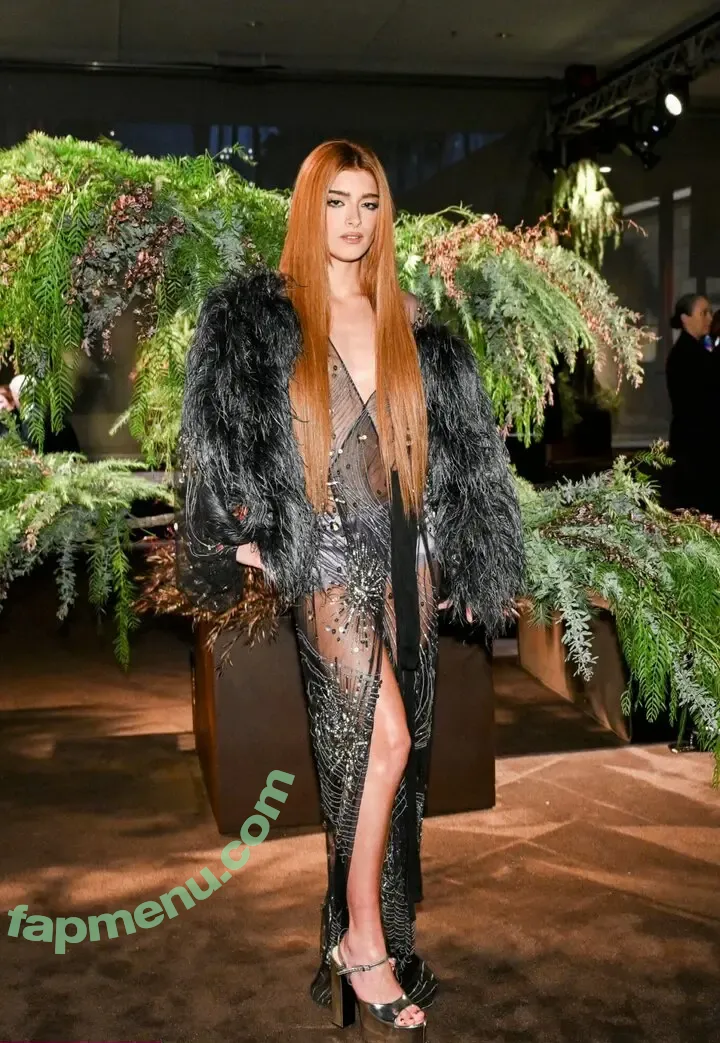 Dixie D'Amelio nude photo #0388 (charliesdamelio / dixiedamelio)