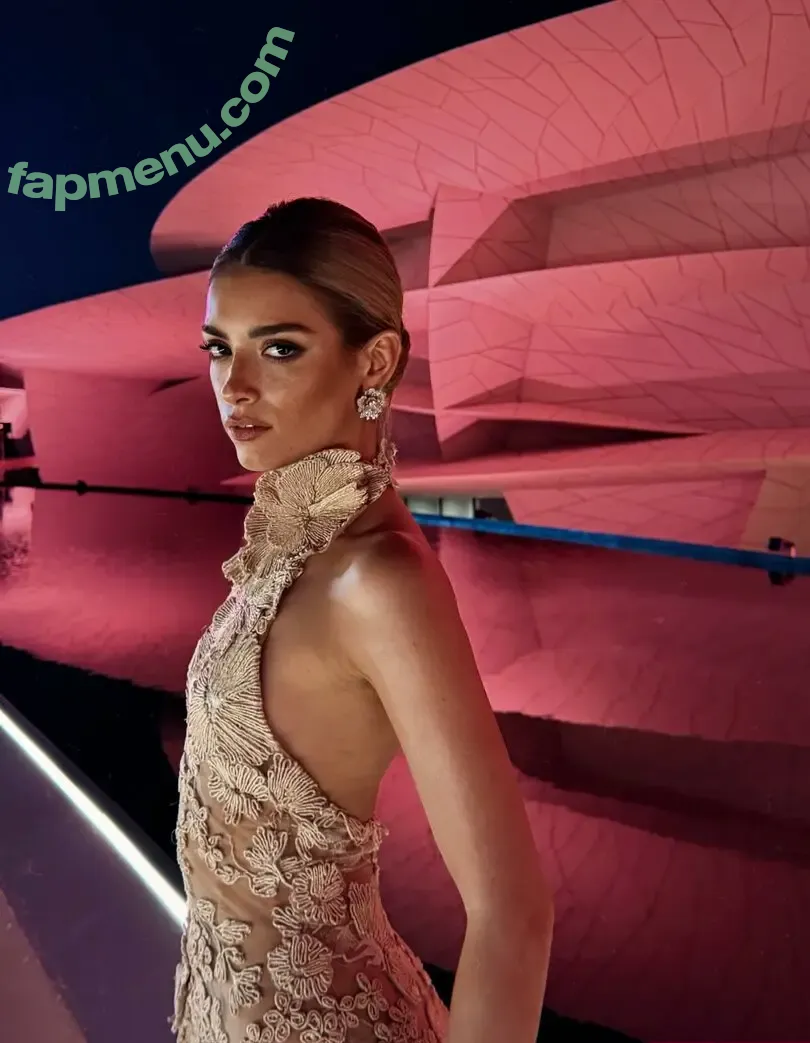 Dixie D'Amelio nude photo #0414 (charliesdamelio / dixiedamelio)