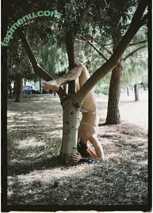 Dixowho / droshow nude photo #0091