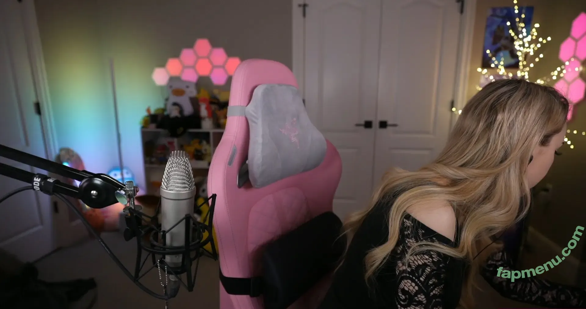 Dizzykitten nude photo #1946 (dizzykitten7 / dizzykittenpaws / thedizzykitten)
