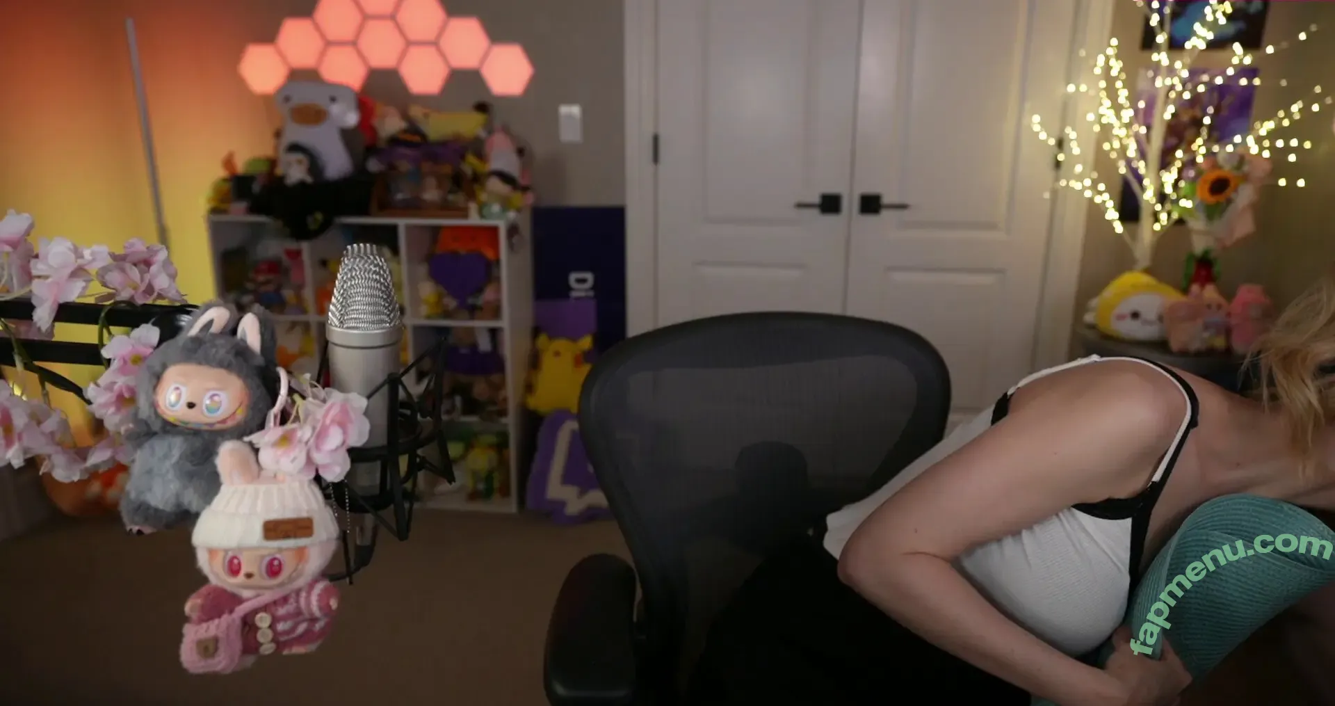 Dizzykitten nude photo #2400 (dizzykitten7 / dizzykittenpaws / thedizzykitten)