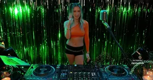 DJMissShelton nude photo #0011