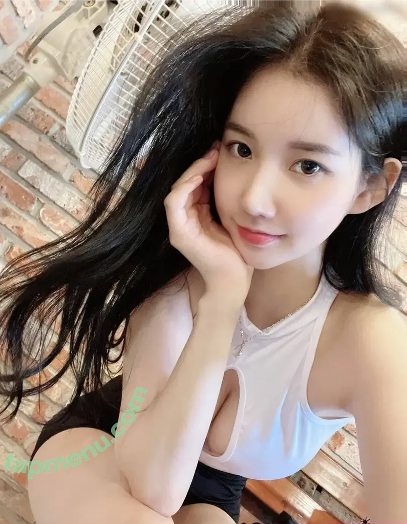 DJMiu nude photo #0002 (2km2km)