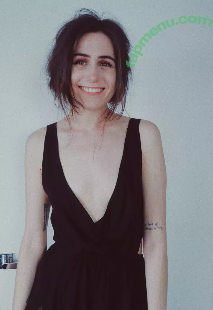 Dodie Clark nude photo #0025 (doddleoddle)