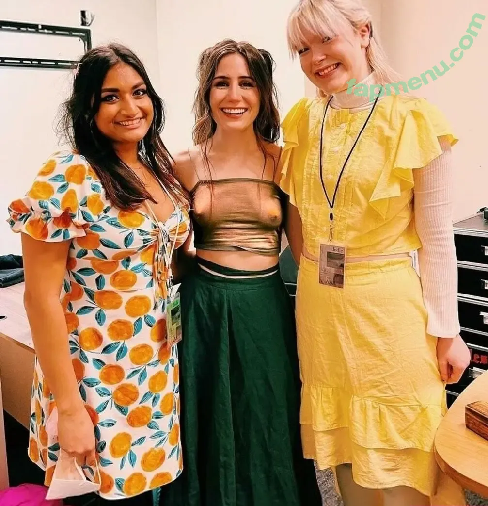 Dodie Clark nude photo #0095 (doddleoddle)