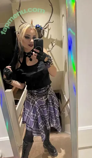 Dogtorizzy nude photo #0004