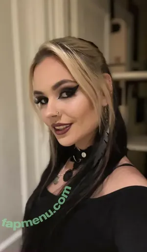 Dogtorizzy nude photo #0014