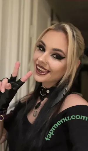 Dogtorizzy nude photo #0020