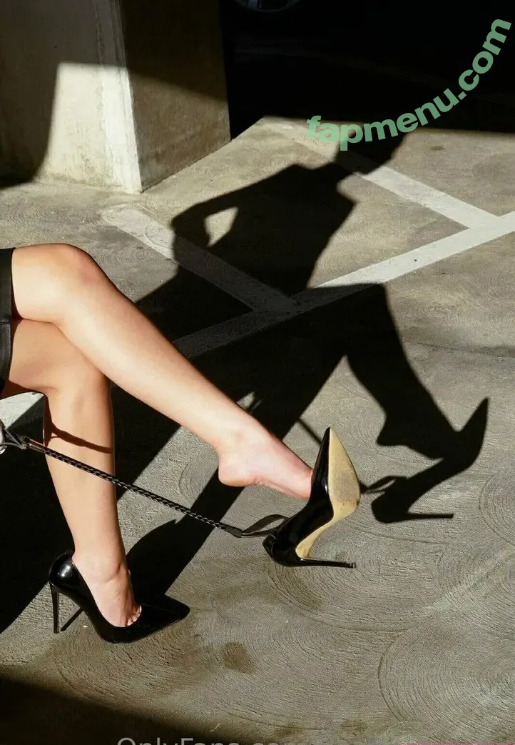 dominatrixiris nude photo #0074 (houseofiris.official)