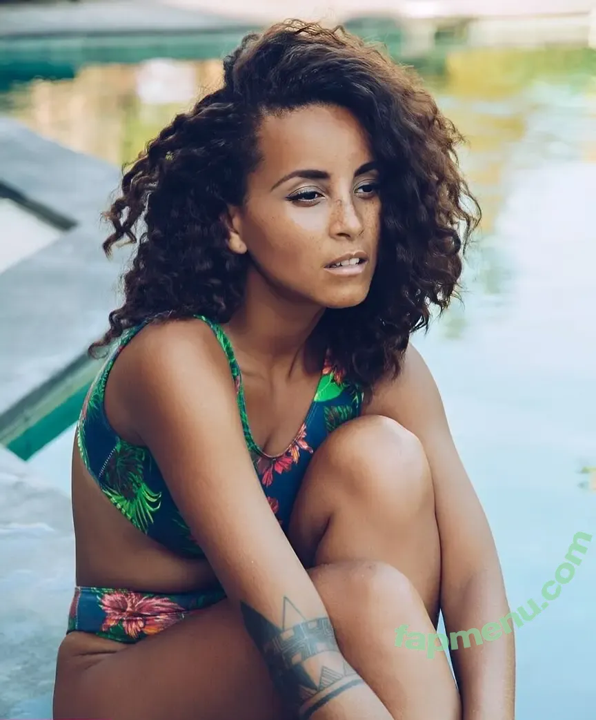 Domitila Barros nude photo #0012 (domitila_barros)