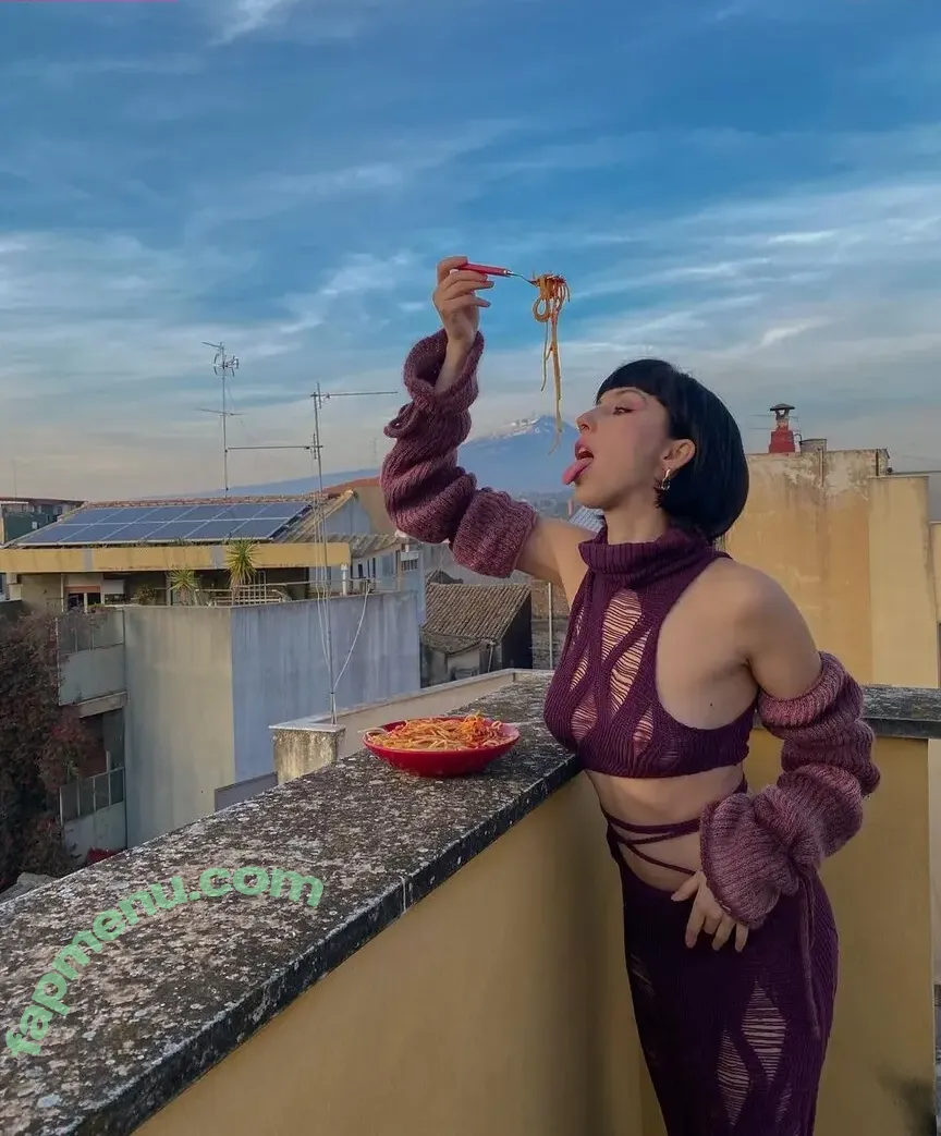 Domiziana nude photo #0003 (Domiziana)