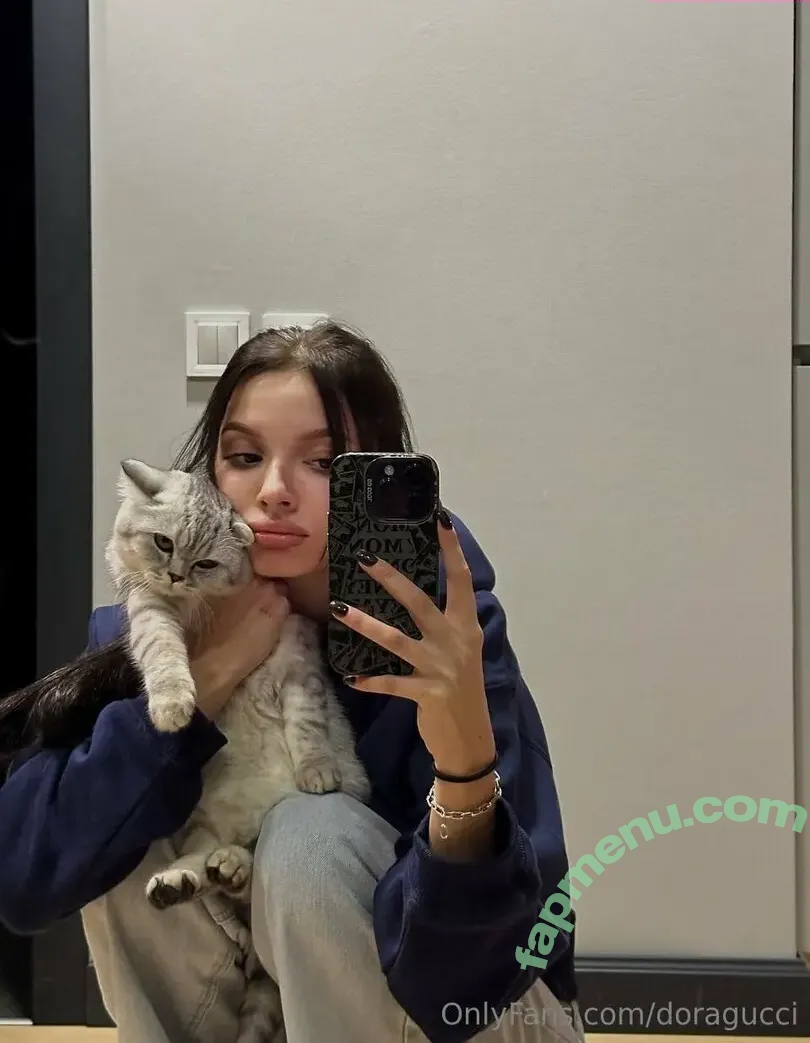 doragucci nude photo #0022 (doragucci)