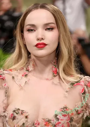 Dove Cameron / darkwingdove / dovecameron nude photo #0007