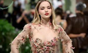 Dove Cameron / darkwingdove / dovecameron nude photo #0015