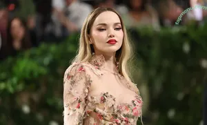 Dove Cameron / darkwingdove / dovecameron nude photo #0016