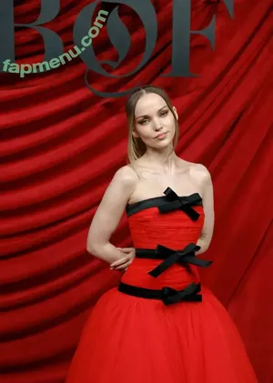 Dove Cameron / darkwingdove / dovecameron nude photo #0043