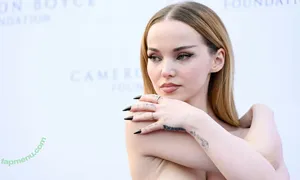 Dove Cameron / darkwingdove / dovecameron nude photo #0086