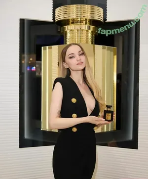 Dove Cameron / darkwingdove / dovecameron nude photo #0104