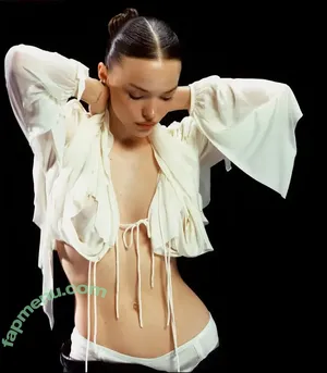Dove Cameron / darkwingdove / dovecameron nude photo #0302