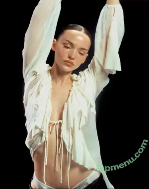 Dove Cameron / darkwingdove / dovecameron nude photo #0308