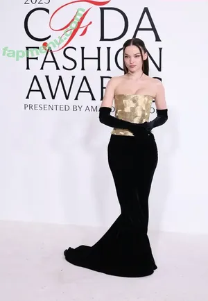 Dove Cameron / DoveCameron / darkwingdove / officialdovecameron nude photo #0605