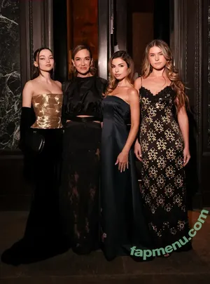 Dove Cameron / DoveCameron / darkwingdove / officialdovecameron nude photo #0607