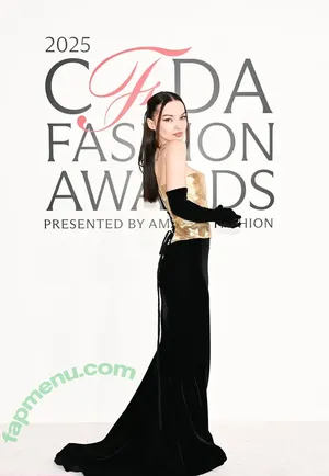 Dove Cameron / DoveCameron / darkwingdove / officialdovecameron nude photo #0614