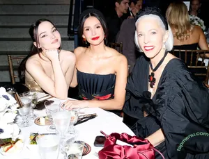 Dove Cameron / DoveCameron / darkwingdove / officialdovecameron nude photo #0622