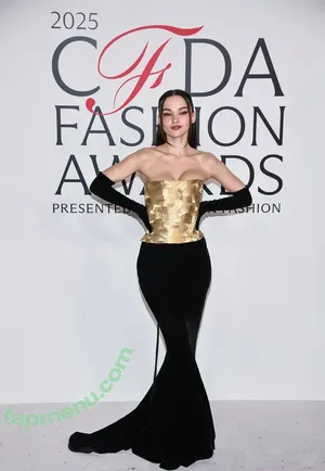 Dove Cameron / DoveCameron / darkwingdove / officialdovecameron nude photo #0633