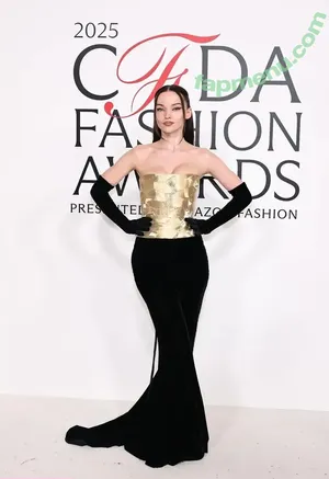 Dove Cameron / DoveCameron / darkwingdove / officialdovecameron nude photo #0659