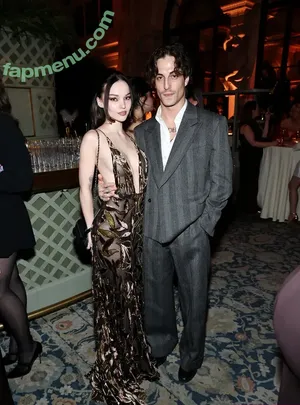 Dove Cameron / DoveCameron / darkwingdove / officialdovecameron nude photo #0681