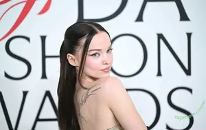 Dove Cameron / DoveCameron / darkwingdove / officialdovecameron nude photo #0687