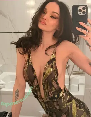 Dove Cameron / darkwingdove / dovecameron nude photo #0723