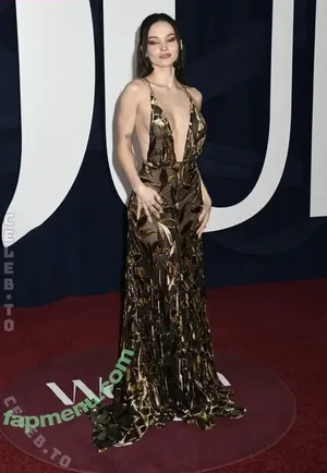 Dove Cameron / DoveCameron / darkwingdove / officialdovecameron nude photo #0781