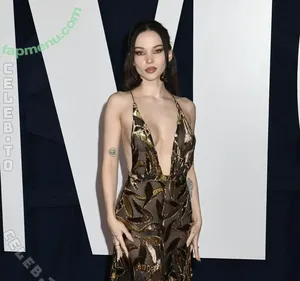 Dove Cameron / DoveCameron / darkwingdove / officialdovecameron nude photo #0783