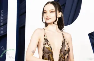 Dove Cameron / DoveCameron / darkwingdove / officialdovecameron nude photo #0784