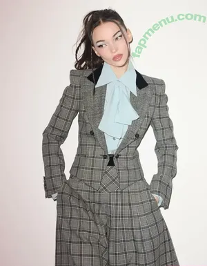 Dove Cameron / DoveCameron / darkwingdove / officialdovecameron nude photo #0814