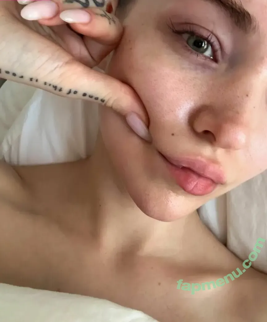 Dove Cameron nude photo #0126 (darkwingdove / dovecameron)