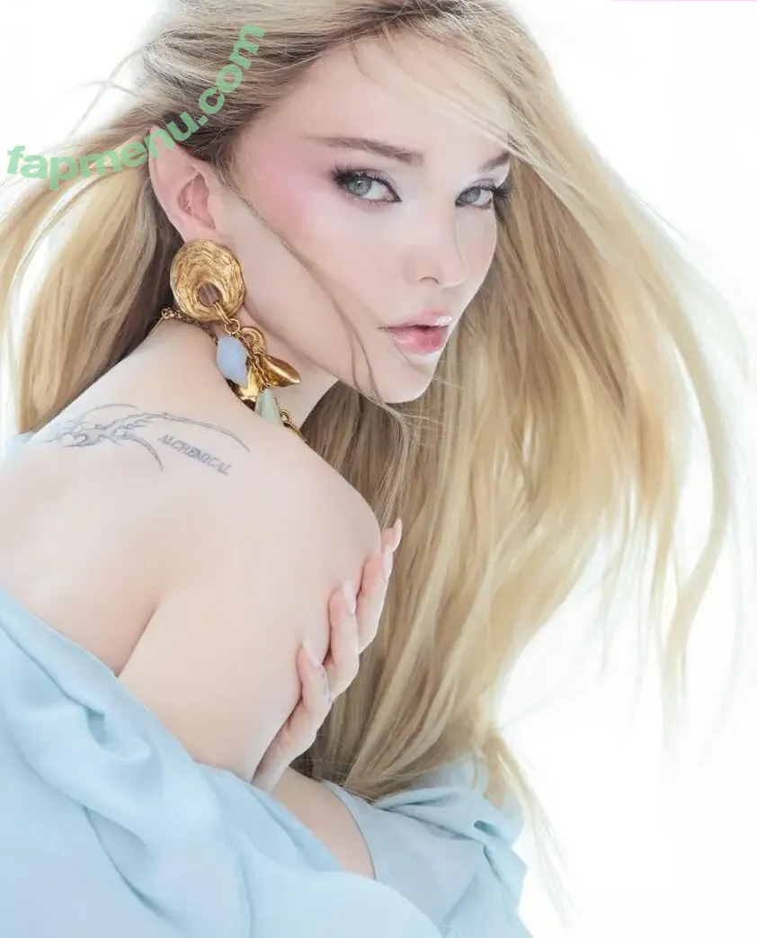 Dove Cameron nude photo #0259 (darkwingdove / dovecameron)