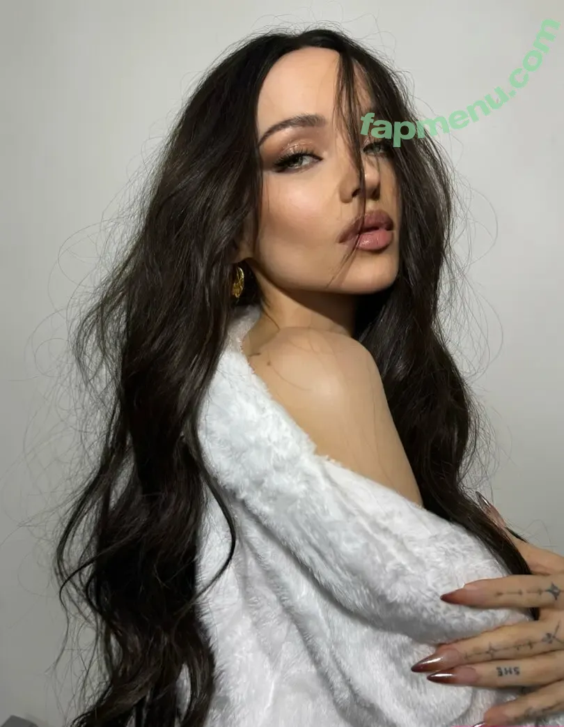 Dove Cameron nude photo #0380 (DoveCameron / darkwingdove / officialdovecameron)