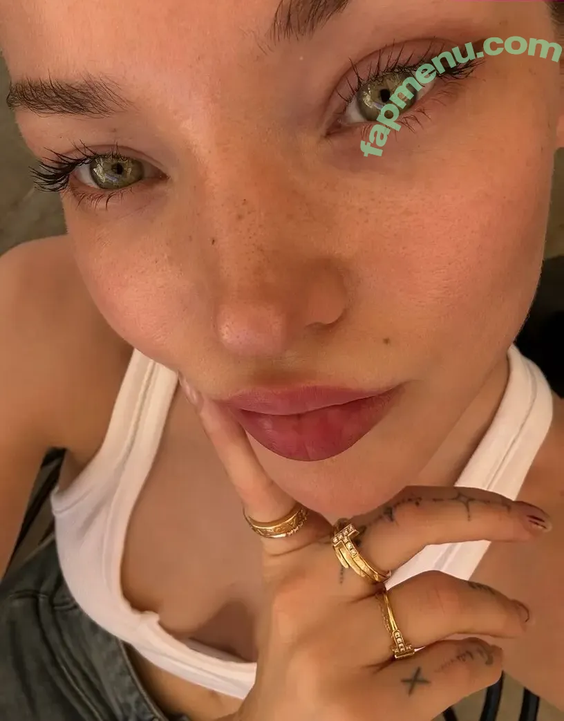 Dove Cameron nude photo #0381 (DoveCameron / darkwingdove / officialdovecameron)