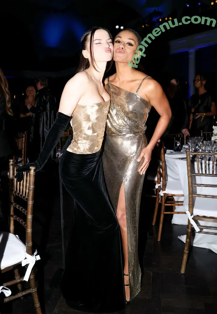 Dove Cameron nude photo #0621 (DoveCameron / darkwingdove / officialdovecameron)